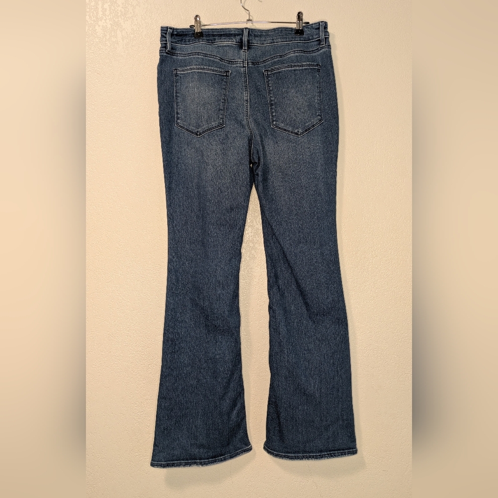 Athleta Sculptek Flare Jeans In True Blue Classic - Picture 4 of 10